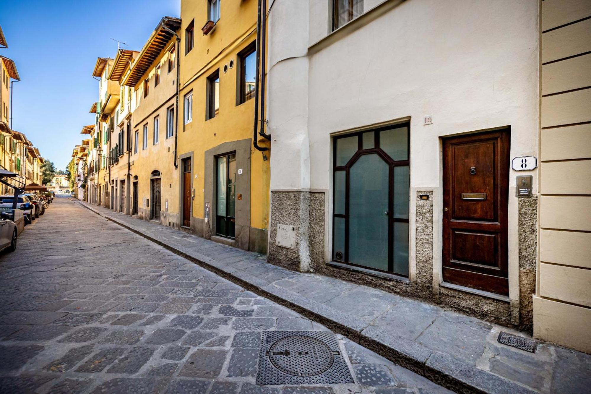 Roommo Carmine Florencia